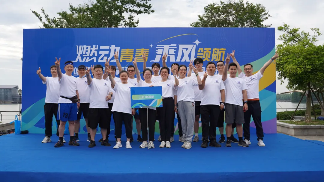 笑容在陽光下綻放